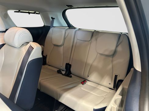 Used 2025 Kia Carnival EX FWD image 22