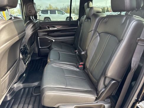 Used 2024 Jeep Wagoneer 4WD w/ Premium Group I image 10