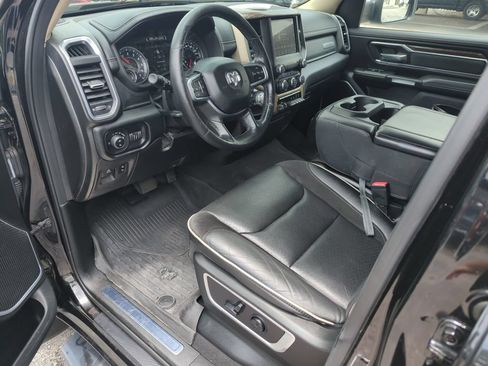 Used 2019 RAM 1500 Laramie AWD/4WD image 10