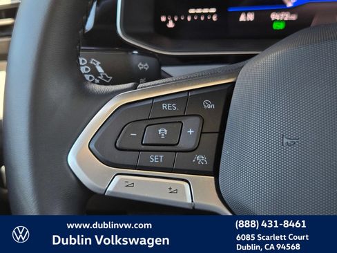 Used 2025 Volkswagen Jetta SE w/ Sunroof Package FWD image 22