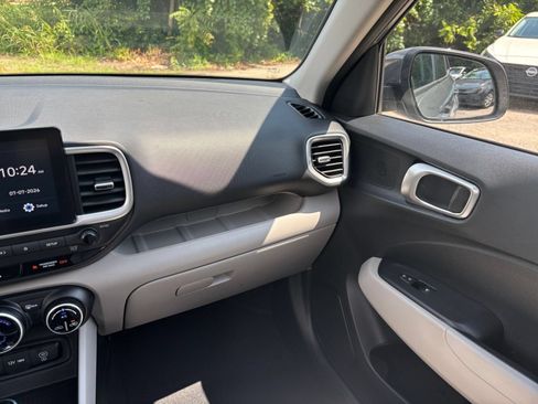 Used 2025 Hyundai Venue SEL FWD image 35