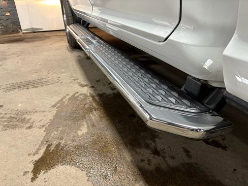 Used 2024 RAM 2500 Big Horn w/ Sport Appearance Package image 11