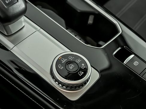 Used 2025 Mitsubishi Outlander AWD image 28