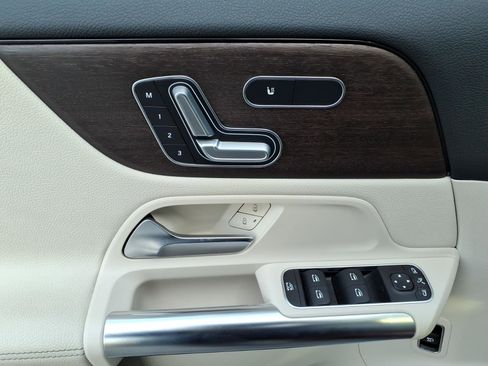 Used 2021 Mercedes-Benz GLA 250 4MATIC image 11