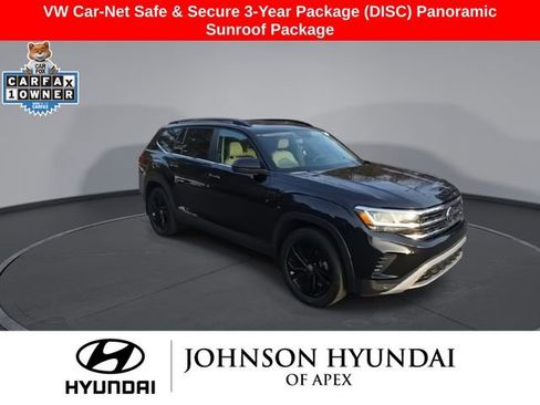 Used 2023 Volkswagen Atlas SE w/ Panoramic Sunroof Package image 2