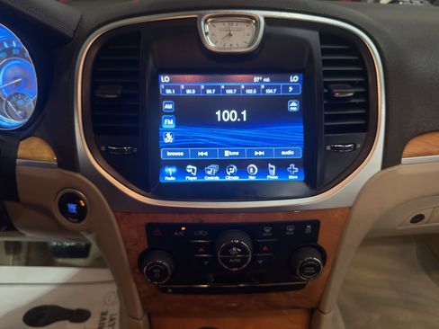 Used 2014 Chrysler 300 C w/ Harman/Kardon Audio Group AWD/4WD image 18