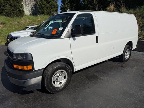 Used 2021 Chevrolet Express 2500 w/ Driver Convenience Package image 6