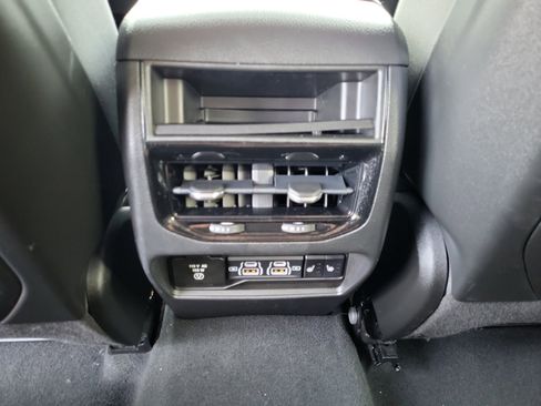 Used 2022 Jeep Grand Cherokee Limited image 32