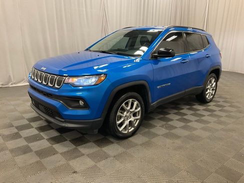 Used 2022 Jeep Compass Latitude image 3