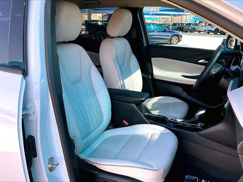 Used 2025 Buick Encore GX Avenir w/ Avenir Technology Package image 9