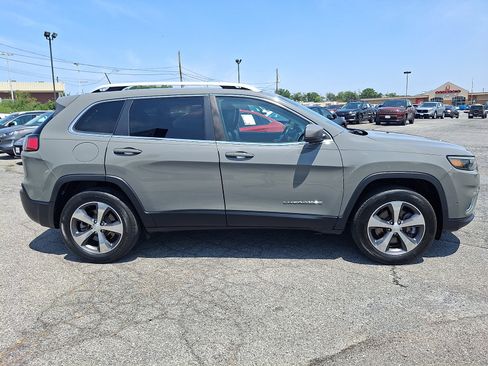 Used 2019 Jeep Cherokee Limited w/ Technology Group AWD/4WD image 7