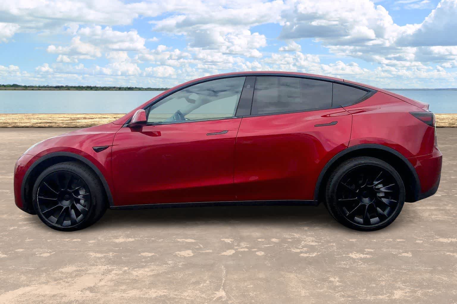 Used 2024 Tesla Model Y Long Range AWD/4WD image 3