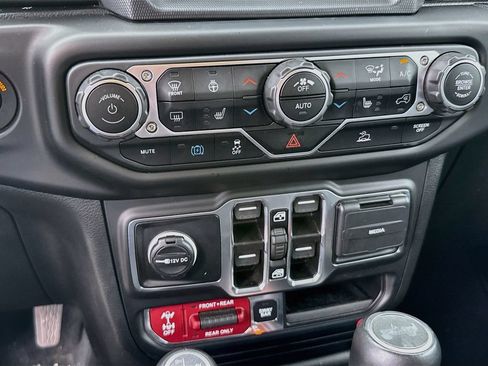 Used 2023 Jeep Wrangler Unlimited Rubicon 4xe w/ Cold Weather Group AWD/4WD image 17