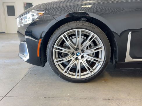 Certified 2022 BMW 740i xDrive w/ Premium Package image 11
