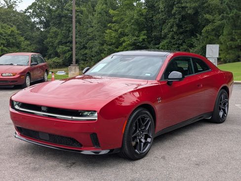 Used 2024 Dodge Charger Daytona R/T w/ Plus Group AWD/4WD image 5