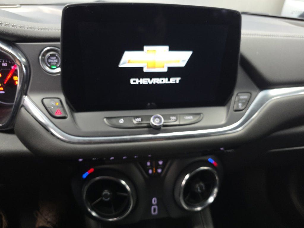 Certified 2025 Chevrolet Blazer LT FWD image 18