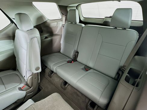 Used 2020 Chevrolet Traverse LT image 28