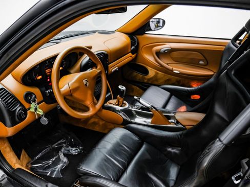 Used 2004 Porsche 911 GT3 RWD image 2