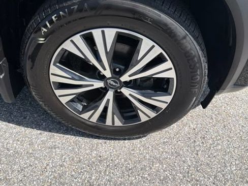 Used 2023 Nissan Rogue SV AWD/4WD image 9