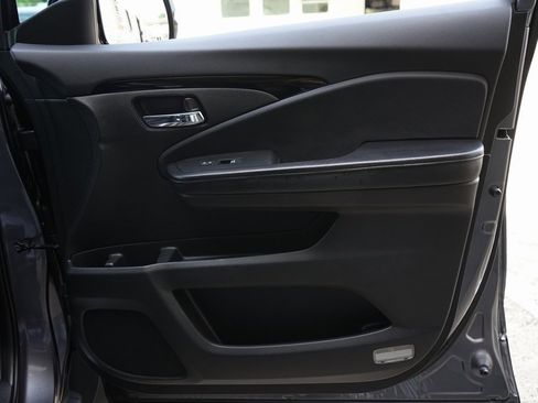 Used 2016 Honda Pilot Touring image 19