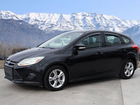 Used 2014 Ford Focus SE w/ SE Winter Package image 2