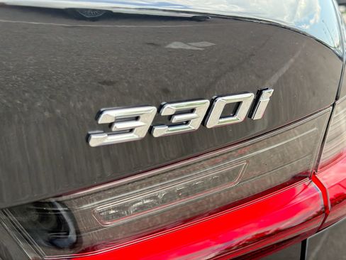 Used 2022 BMW 330i Sedan w/ M Sport Package image 11