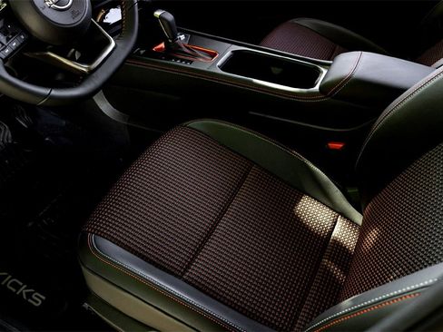 New 2025 Nissan Kicks SR image 10