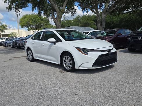 Used 2022 Toyota Corolla LE FWD image 2
