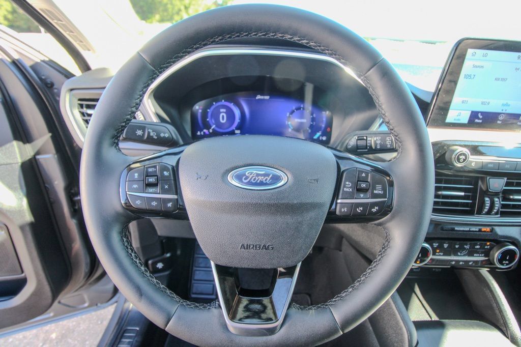 Used 2022 Ford Escape Titanium w/ Class II Trailer Tow Package AWD/4WD image 20