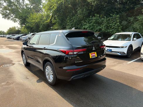 Used 2024 Mitsubishi Outlander ES AWD/4WD image 3