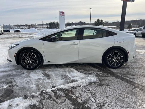 Used 2025 Toyota Prius XLE image 26