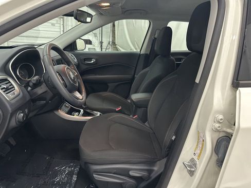 Used 2019 Jeep Compass Sport w/ Tech Group FWD image 18