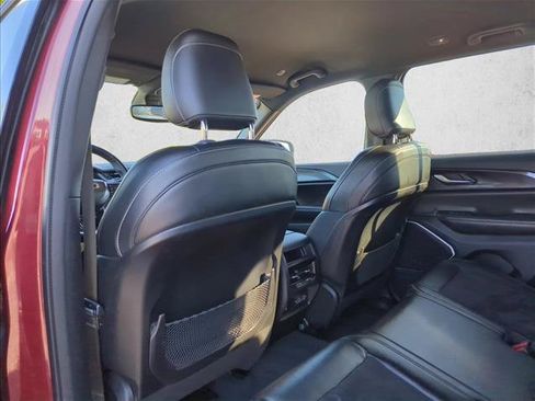 Used 2022 Jeep Grand Cherokee Altitude AWD/4WD image 16
