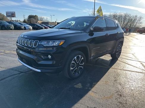 Certified 2022 Jeep Compass Limited image 18