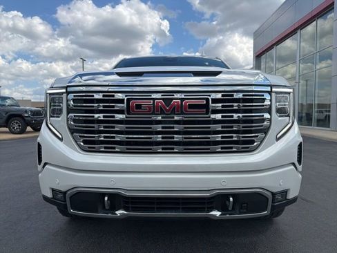 Used 2024 GMC Sierra 1500 Denali w/ Technology Package AWD/4WD image 2