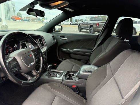 Used 2022 Dodge Charger SXT w/ Blacktop Package image 8