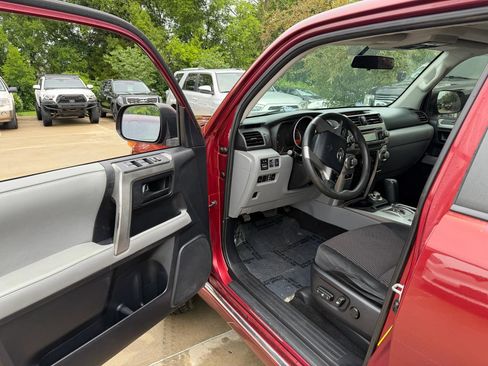 Used 2013 Toyota 4Runner SR5 w/ Convenience Pkg AWD/4WD image 11