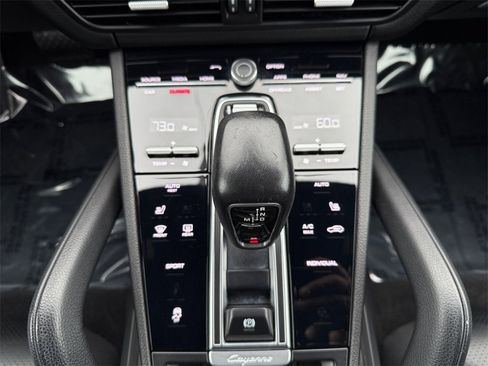 Used 2022 Porsche Cayenne image 20