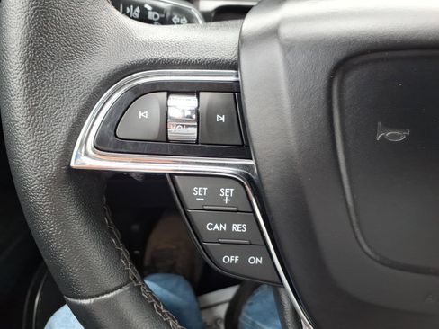 Used 2022 Lincoln Nautilus FWD w/ Premium Package image 20