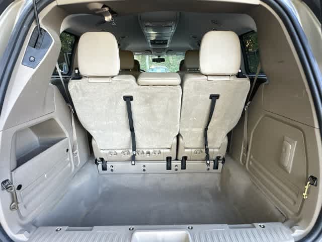Used 2014 Chrysler Town & Country Touring-L FWD image 21