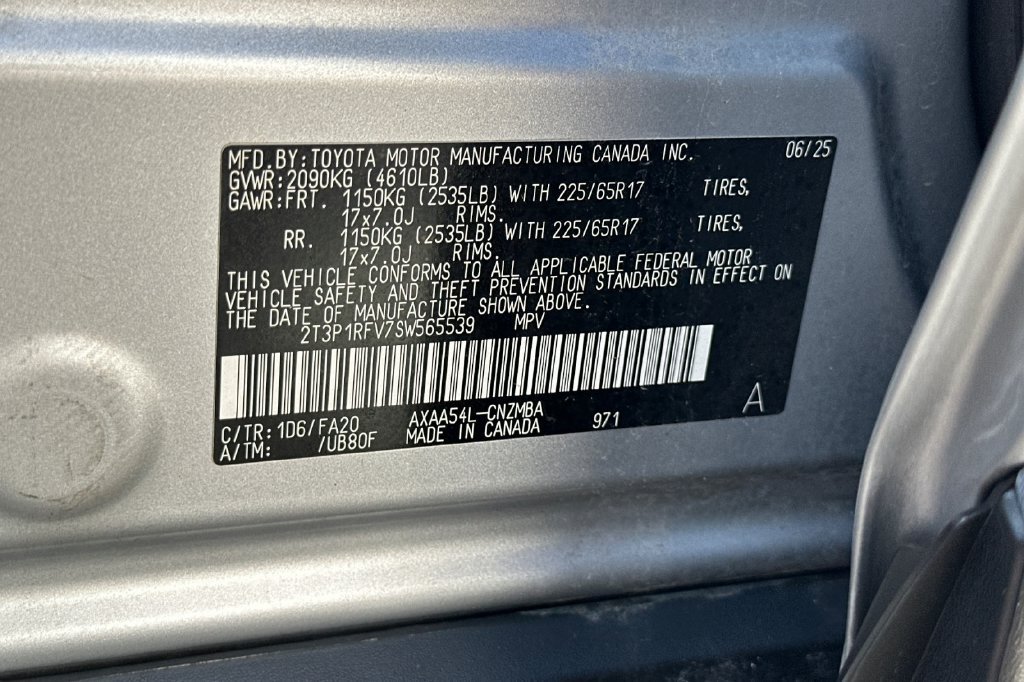 Used 2025 Toyota RAV4 XLE AWD/4WD image 31