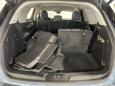 Used 2025 Ford Explorer Active AWD/4WD image 25