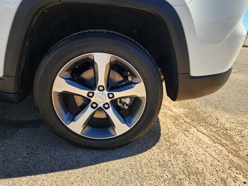 Used 2024 Jeep Grand Cherokee Limited 4xe w/ Luxury Tech Group II image 8