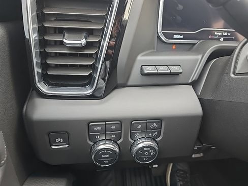 Used 2025 GMC Sierra 2500 Denali w/ Denali Reserve Package AWD/4WD image 22