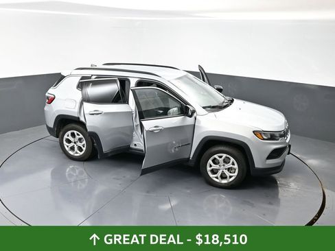 Used 2024 Jeep Compass Latitude image 60