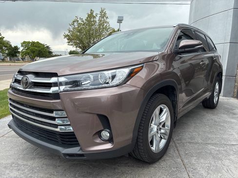 Used 2017 Toyota Highlander Limited w/ Carpet Mat Package AWD/4WD image 3