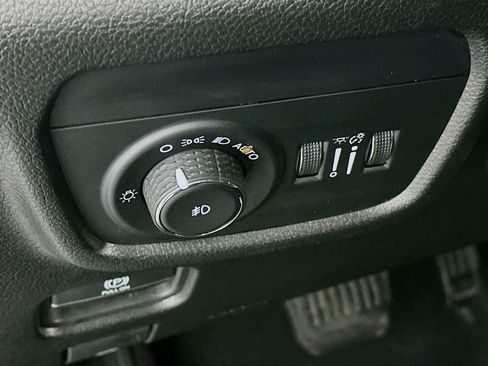 Used 2023 Jeep Grand Cherokee L Limited w/ Black Appearance Package image 17