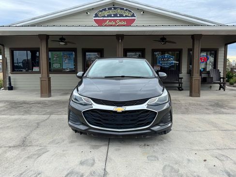 Used 2019 Chevrolet Cruze LT w/ Convenience Package FWD image 2