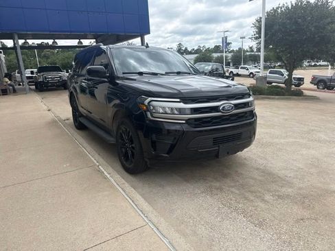 Used 2024 Ford Expedition XLT RWD image 4