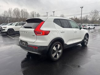 Used 2020 Volvo XC40 T5 Momentum video 3